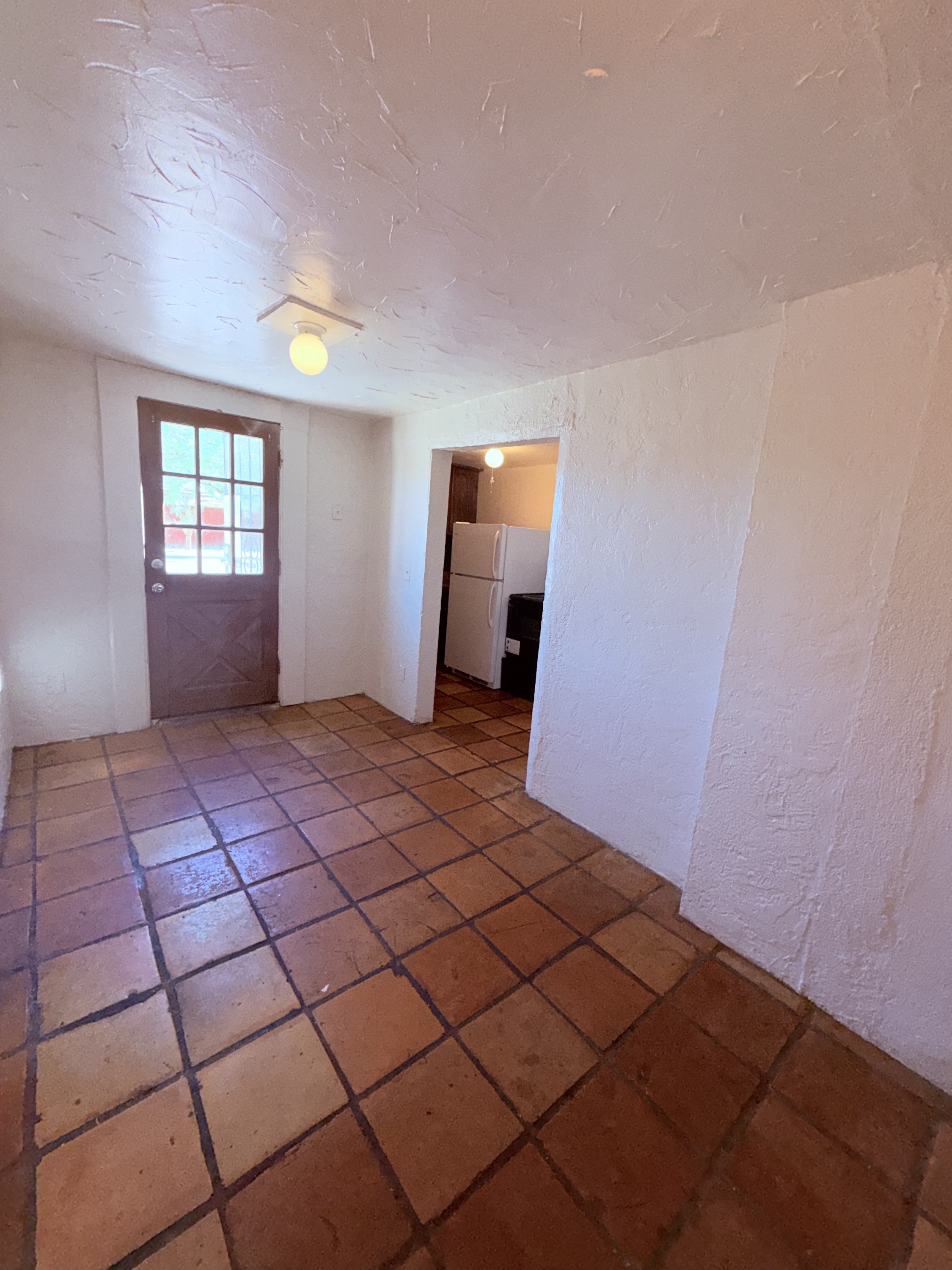 132 East Jacinto Street - B