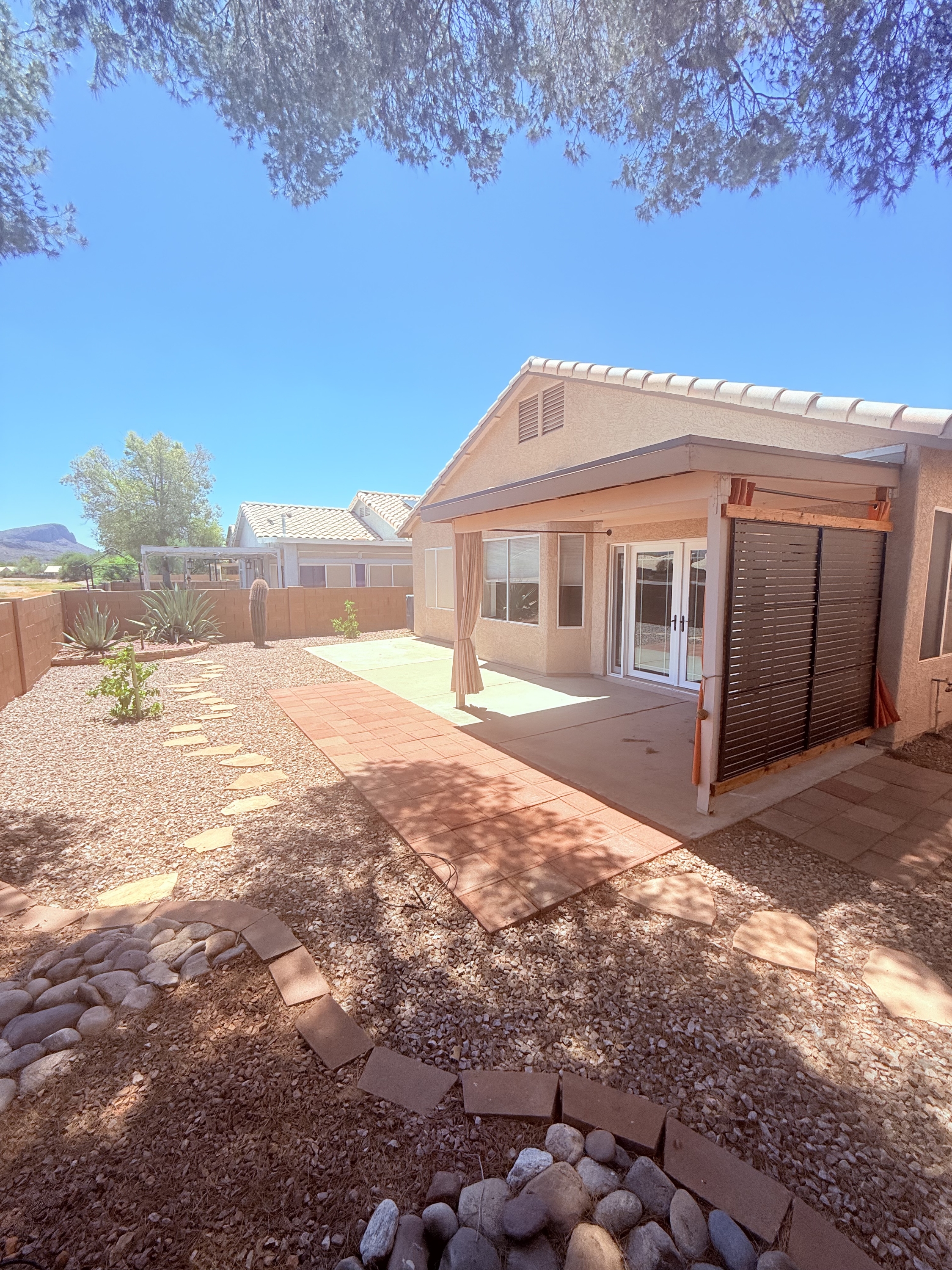 9102 North Safflower Lane