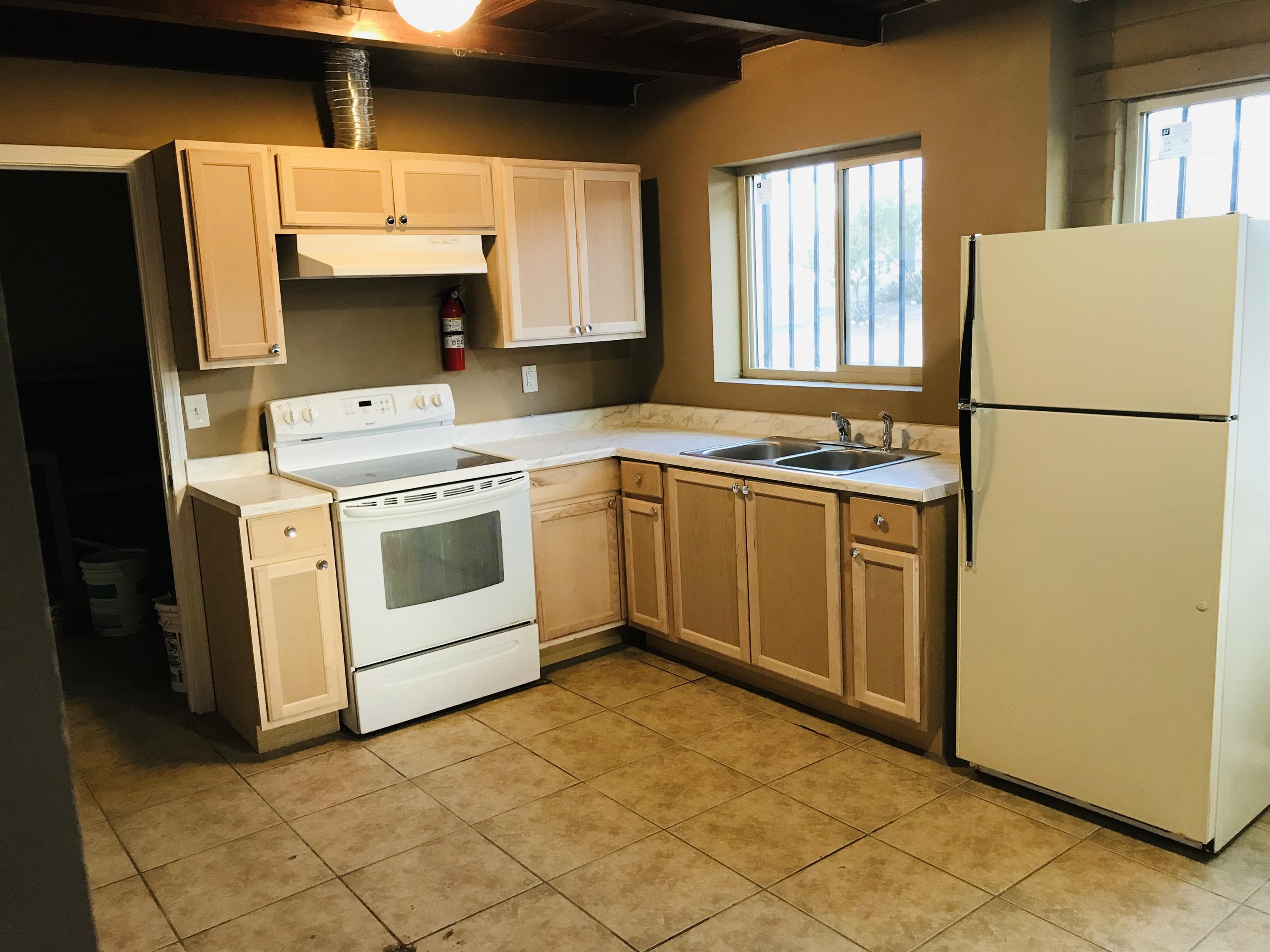 232 West Flores Street - House