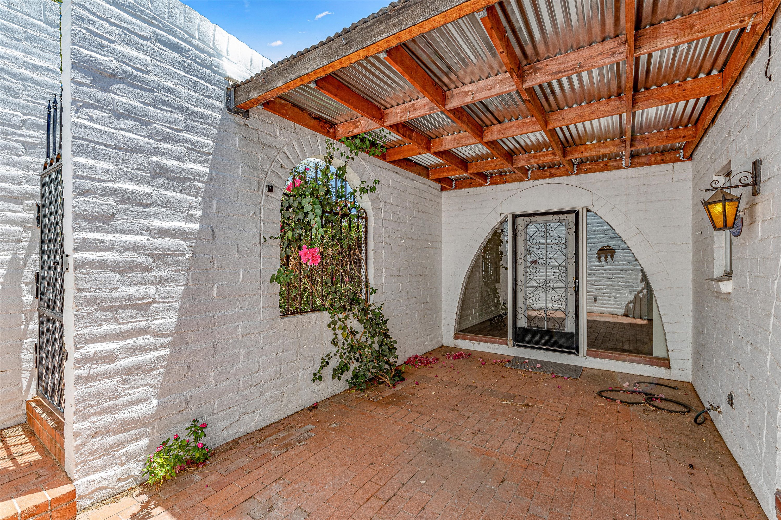 629 West Las Lomitas Road